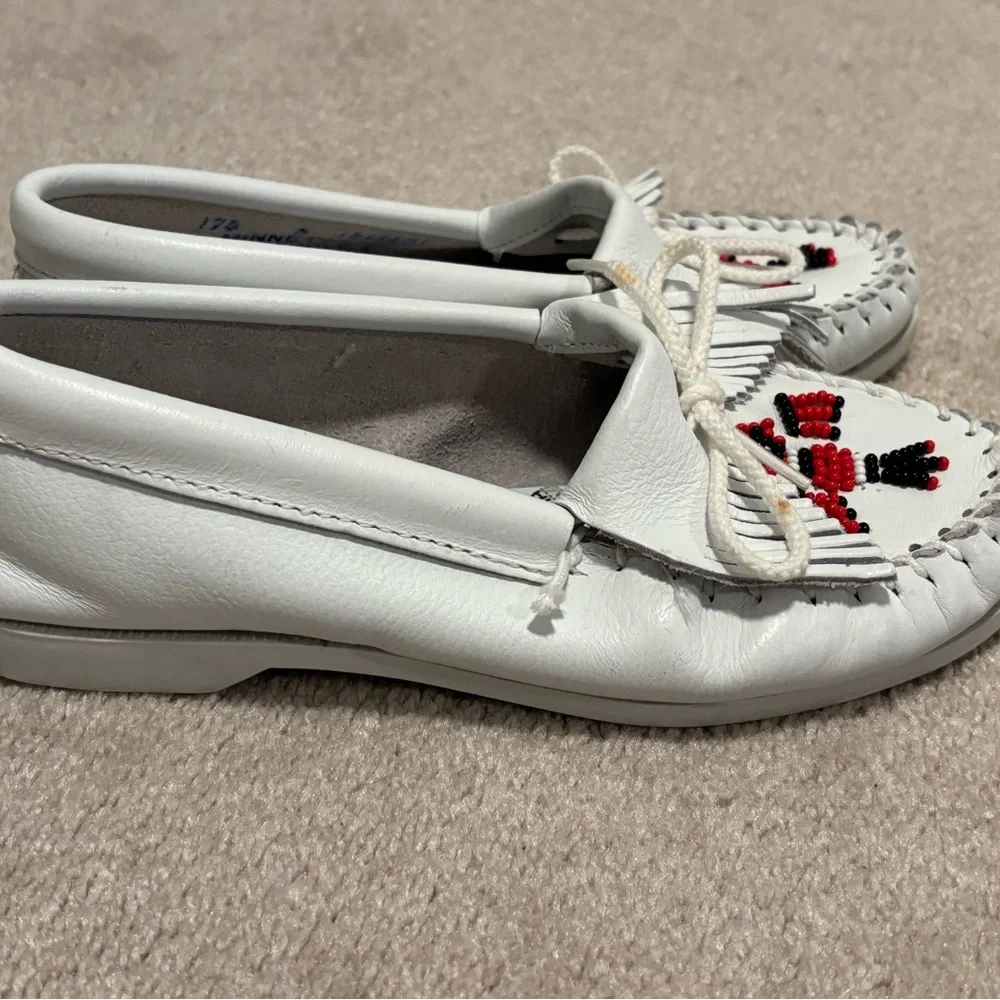 Vintage Minnetonka White Leather Women’s 5 Moccasin Thunderbird Youth 3.5